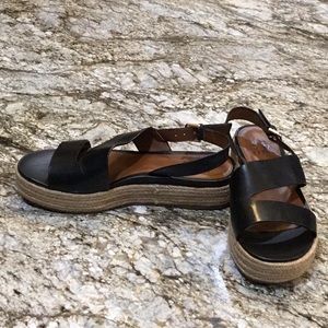 Naturalizer Jasmin size 8M black leather and jute soles. Open toe.